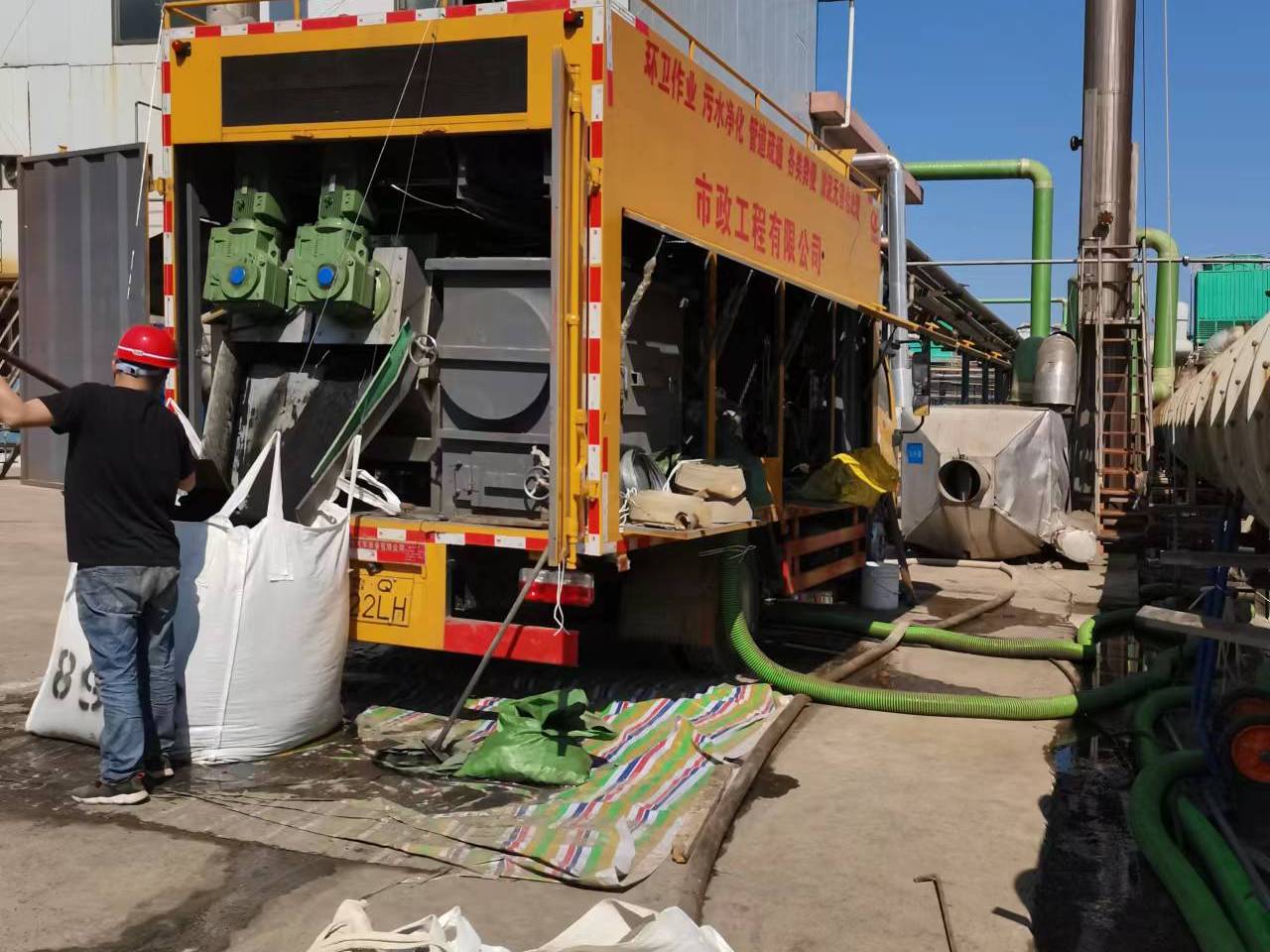 西昌镇淤泥压干处理